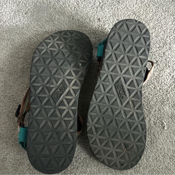 Tevas - Picture 3 of 3